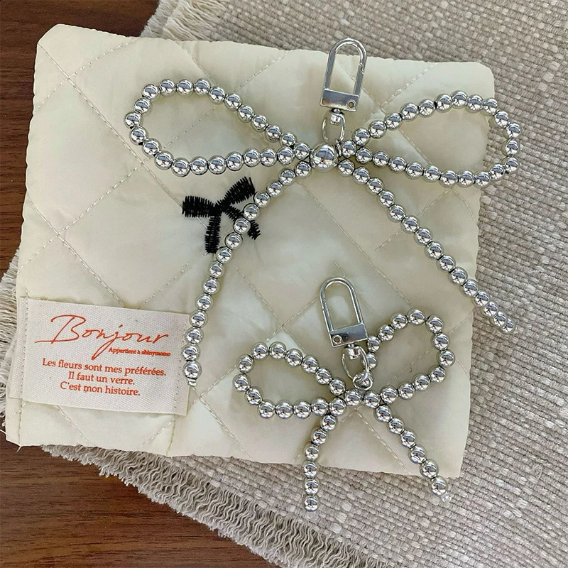 Sweet Pearl Bow Heart shaped Keychain Womens White Bow Backpack Keychain Charm Decorative Bag Pendant Handmade Jewelry Gift 240914