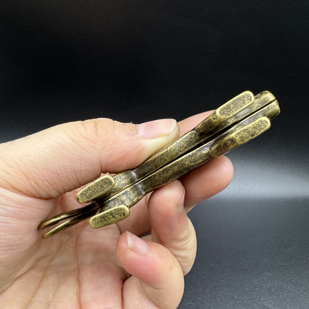 Folk antique bronze ware ancient military token Du Hu Fu elegant play collection solid pure copper old patina 90.7 g