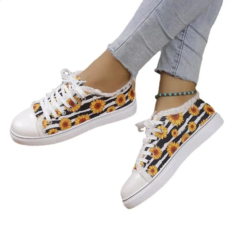 Womens Skeleton Bat Pattern Vulcanized Shoes Flat Shoes Fashion Lace Sports Shoes Womens Casual Breathable Canvas Shoes 2024 240919
