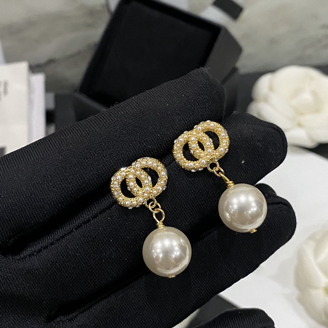 Charm Top Designers Letter Earrings Round Pearl Earrings High Quality Copper Brass Stamp Stud Earrings Luxury Love Gift Never Fading 18K Gold Jewelry Wholesale