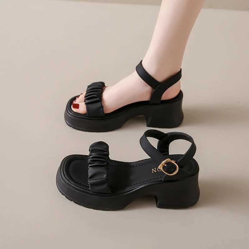 Fairy style thick soled sandals suitable for women to wear the new 2024 summer thick soled sandals with sturdy beach shoesXJ250410