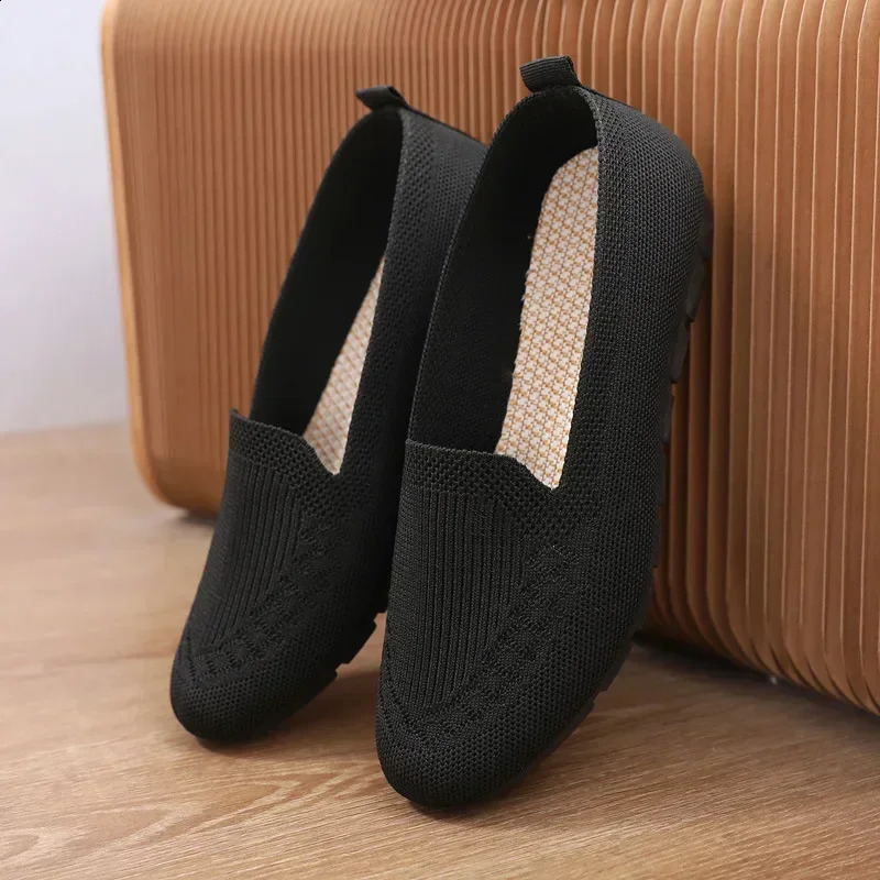 mesh breathable sports shoes breathable and lightweight slip on flat casual shoes Loafers socks shoes Zapatillas Mujer for women 240914