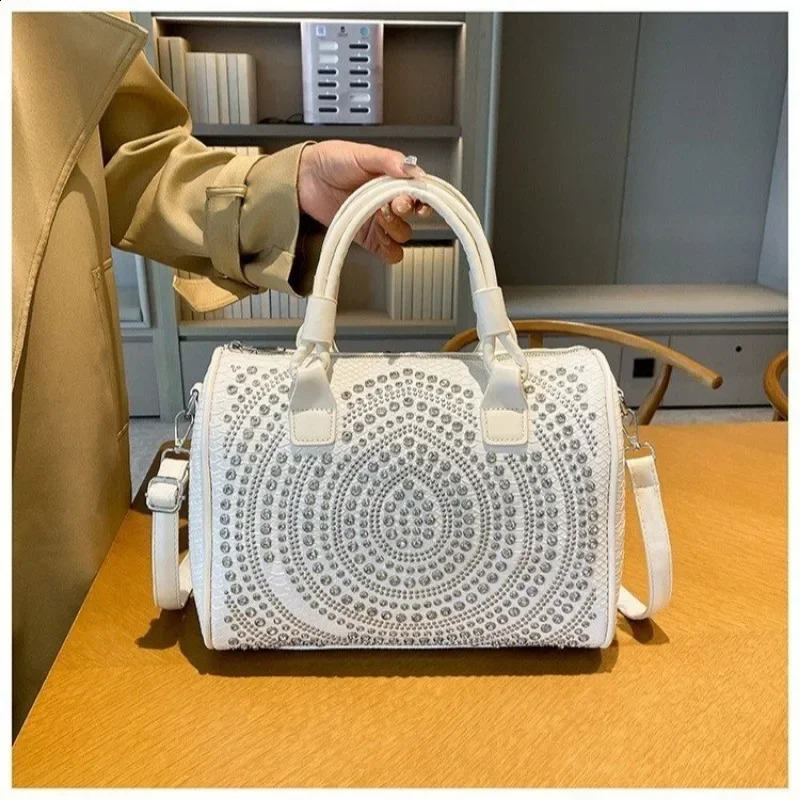 Womens Shoulder Bags Large Capacity High Quality Trend Western Style Shiny Casual Versatile Crossbody Bag 240910 4
