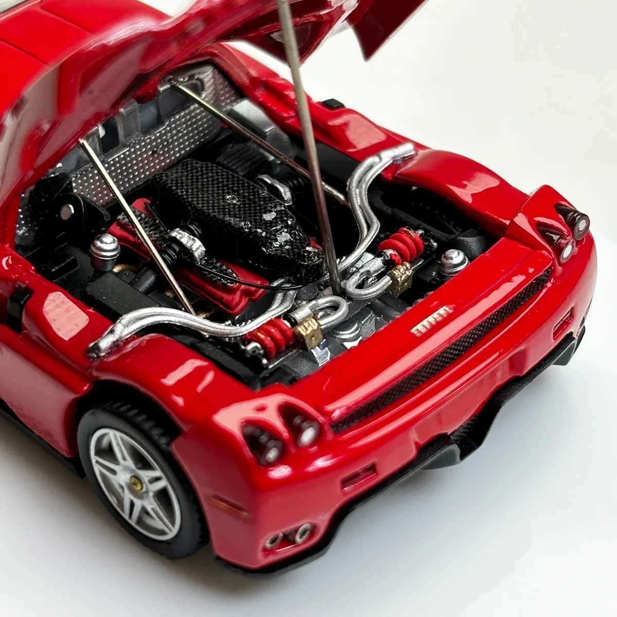 Diecast Model Cars Kingmodel 1 64 ENZO standard red/white die-casting model car T240910