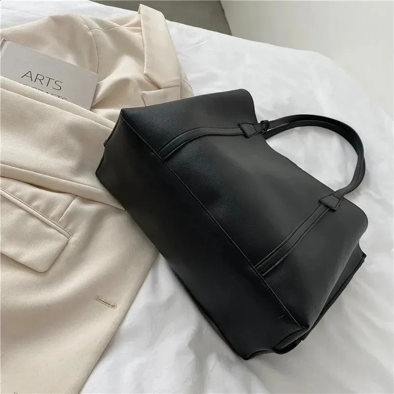 Korean Handbag: Women's Large Capacity Soft Leather Tote Bag, Casual Versatile Shoulder Bag - Lightweight For Daily Use New Free Delivery Designe