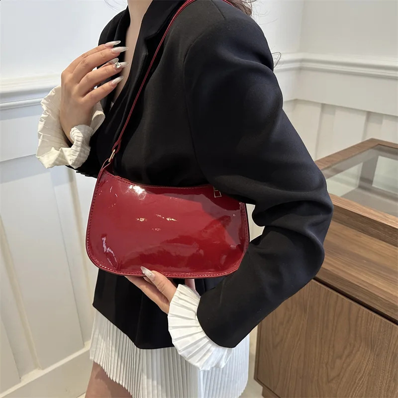Womens Patent Leather Handbag Versatile Fashion Shoulder Casual Commuting Bags Girl Zipper Handbag Korean 2024 240909ZYl