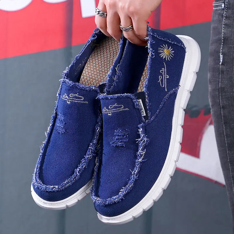 Mens spring casual shoes fashionable canvas shoes breathable and comfortable flat bottom lazy shoes Zapatos De Hombre 240909