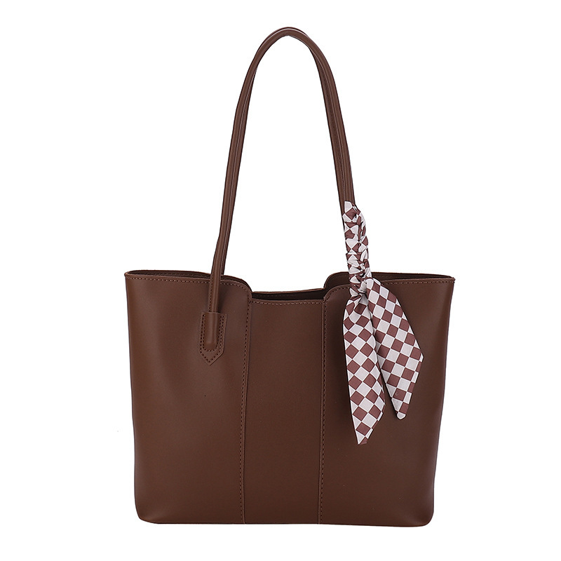 Large capacity portable tote women's 2024 new single shoulder bag, simple versatile for commuting, mother and child bag