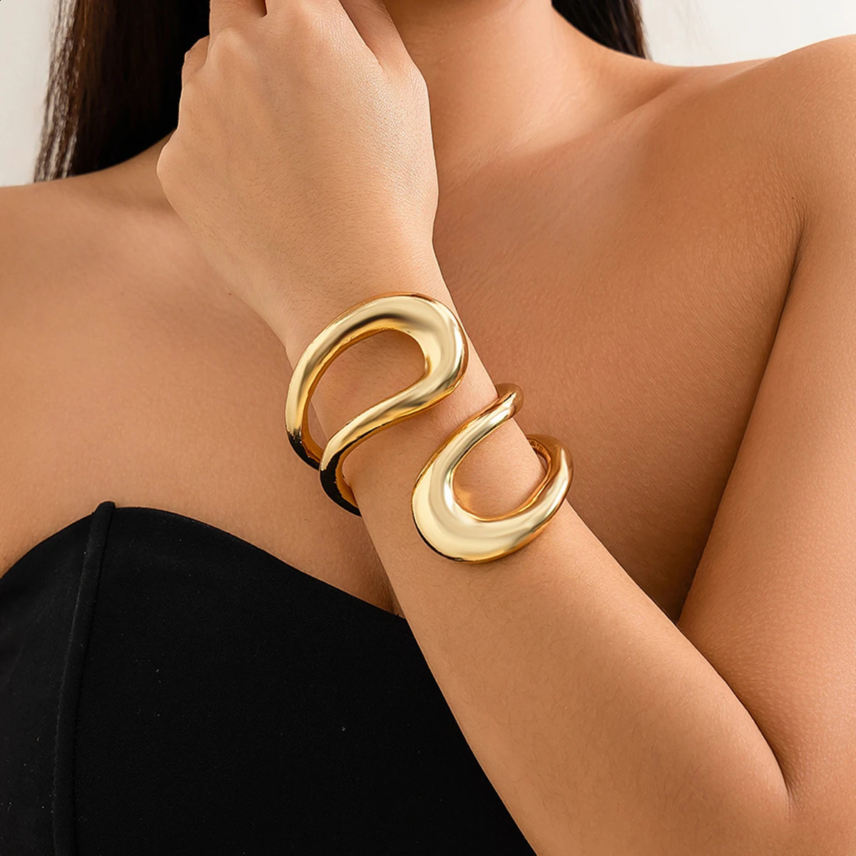 IngeSight. Z Punk Hollow Double Layer Open Bracelet Exaggerated Big Spring Bracelet Womens African Tribe Bracelet Jewelry Gift 240909