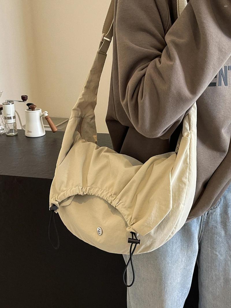 2025 new Shoulder Bags Leisure Nylon Cloth Bag Female Lightweight And Simple Large-capacity Messenger zhanyishengli