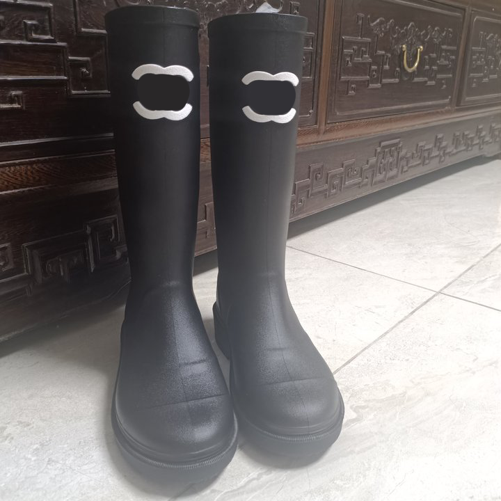 boot Fashion Black Women 2024 New Outsole Slim Half Rain Boots Designer Shoes high girl water shoes