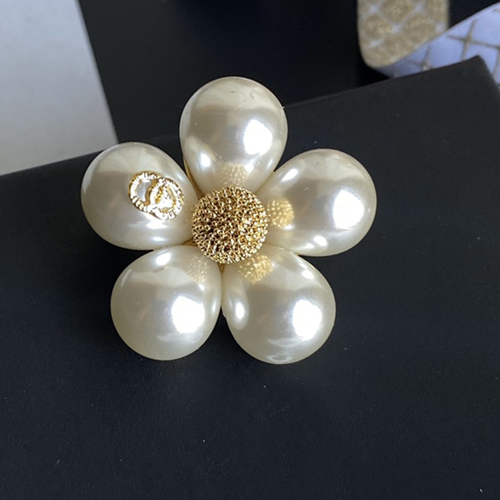 Fashion Brooch Gold Plated Brooches Letter Pins Women Men Crystal Jewelry Pin Designer Marry Christmas Party Accessories Copper Material