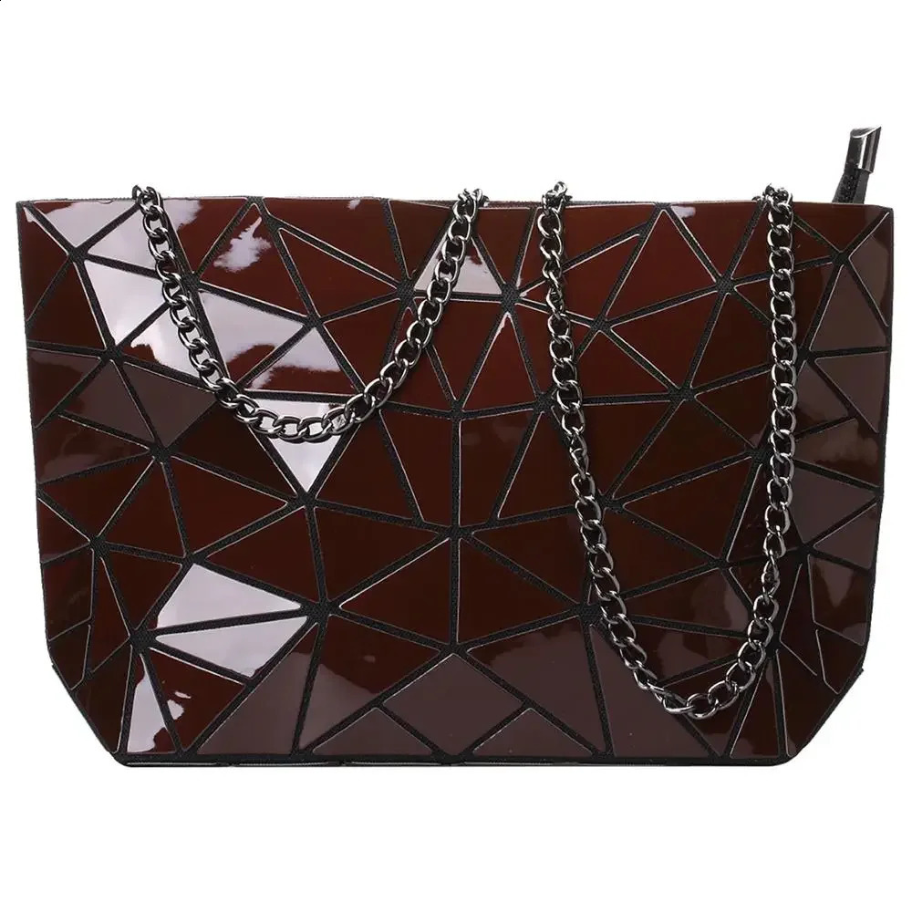 Womens chain shoulder bag one main fashionable geometric messenger ordinary folding cross body clutch night 240910