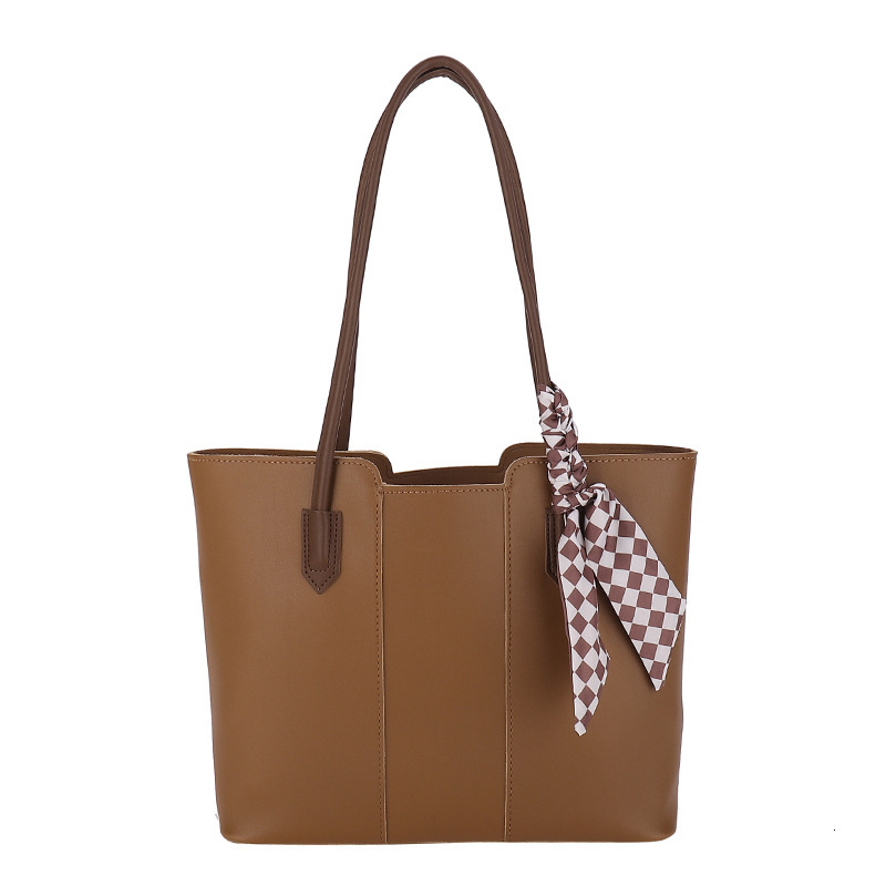Large capacity portable tote women's 2024 new single shoulder bag, simple versatile for commuting, mother and child bag