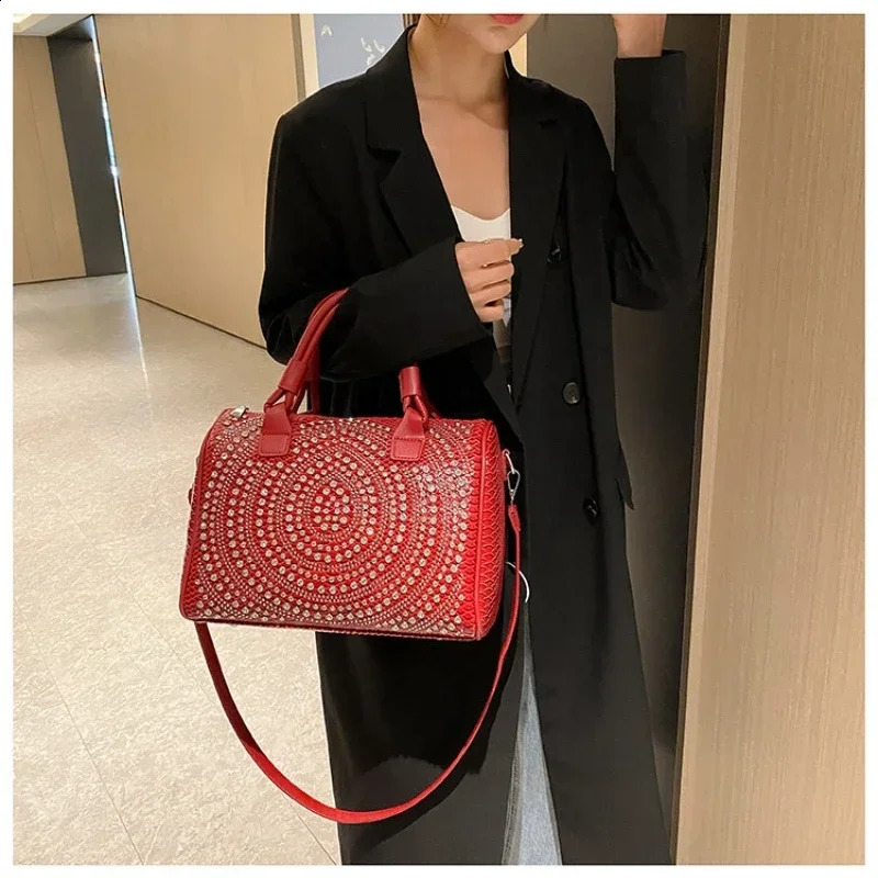 Womens Shoulder Bags Large Capacity High Quality Trend Western Style Shiny Casual Versatile Crossbody Bag 240910 4