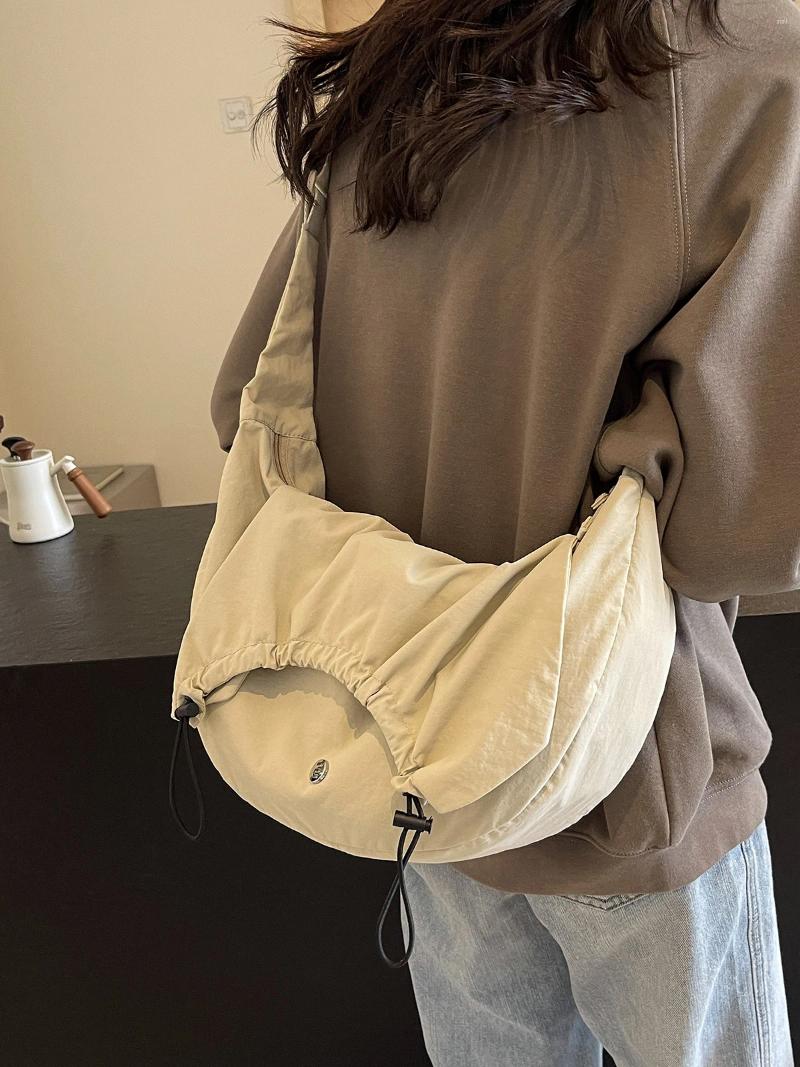 2025 new Shoulder Bags Leisure Nylon Cloth Bag Female Lightweight And Simple Large-capacity Messenger zhanyishengli