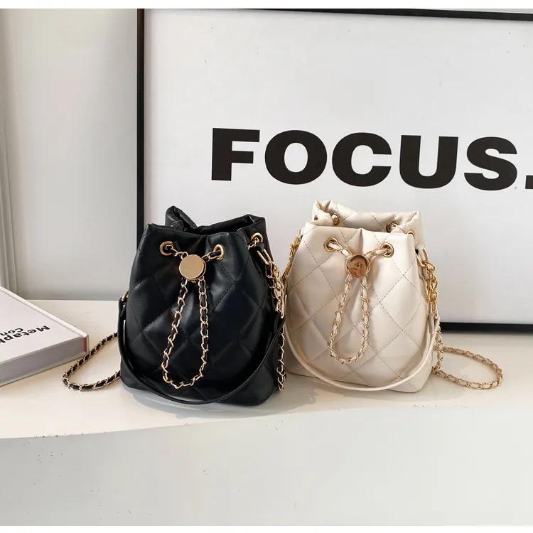 Women's crossbody bag 2024 new minimalist retro fashion bucket bag niche design crossbody bag