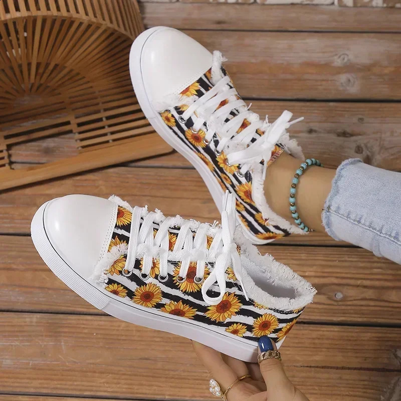 Womens Skeleton Bat Pattern Vulcanized Shoes Flat Shoes Fashion Lace Sports Shoes Womens Casual Breathable Canvas Shoes 2024 240919