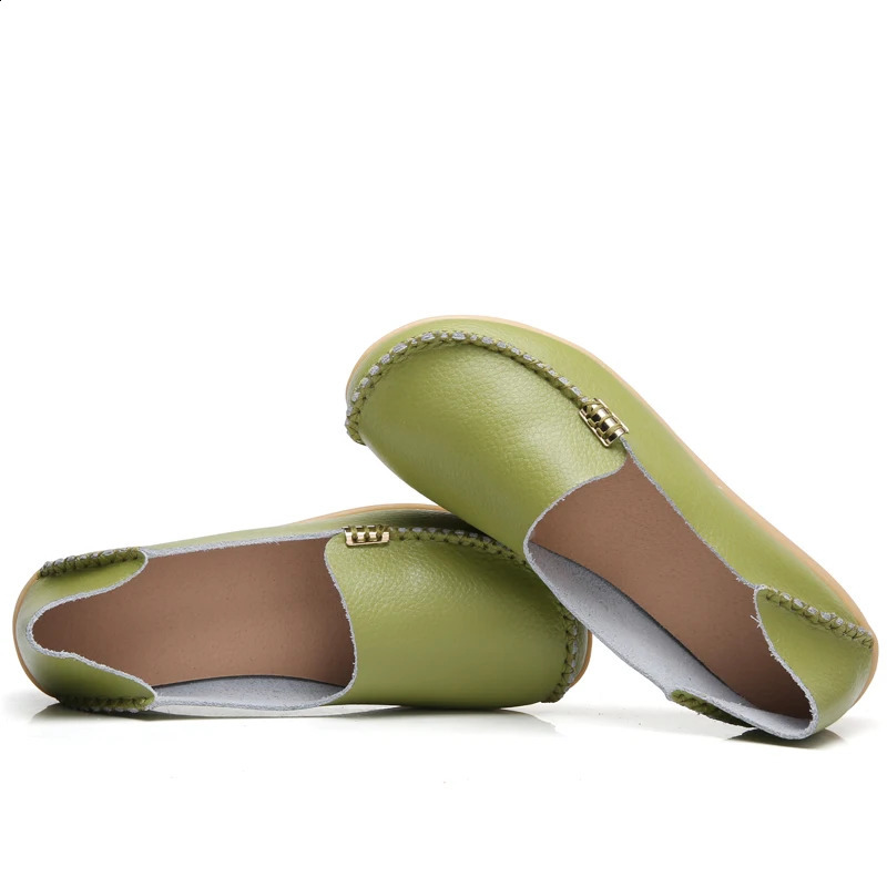 Summer and autumn womens soft leather breathable flat shoes casual shoes with round toes suitable for mature female nurses 241008