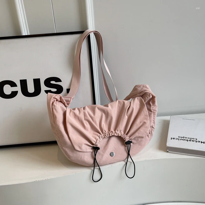 2025 new Shoulder Bags Leisure Nylon Cloth Bag Female Lightweight And Simple Large-capacity Messenger zhanyishengli