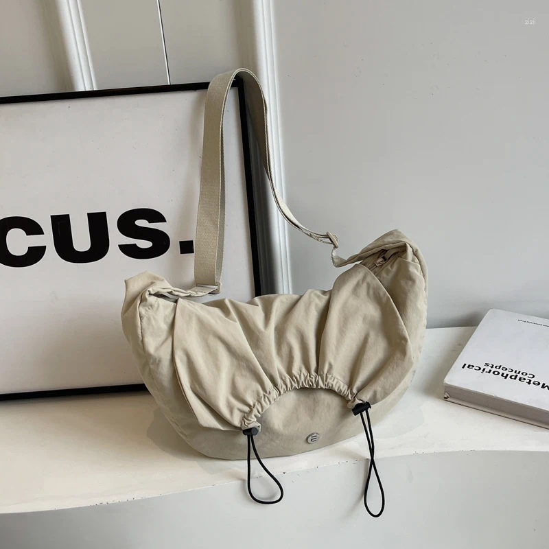 2025 new Shoulder Bags Leisure Nylon Cloth Bag Female Lightweight And Simple Large-capacity Messenger zhanyishengli