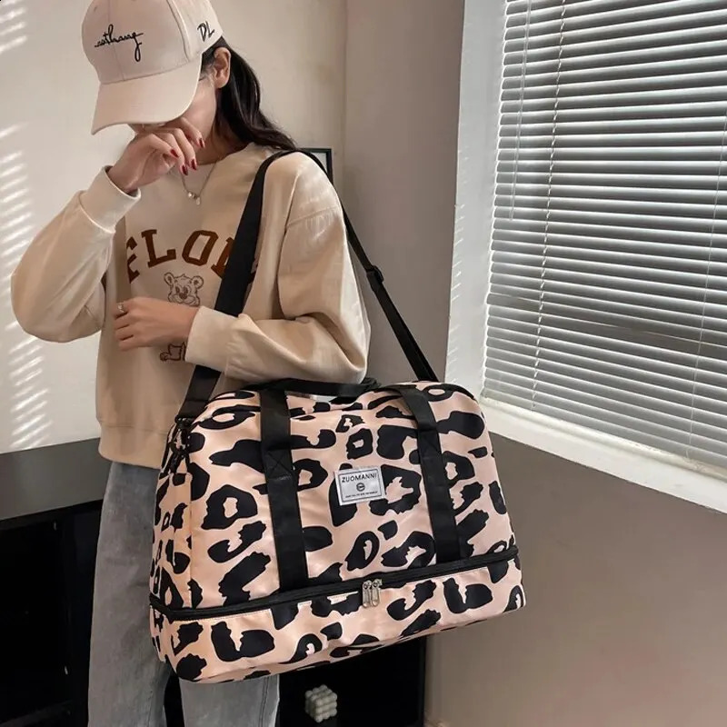 Fashionable waterproof travel fitness bag portable nylon womens sportswear storage multifunctional dry wet separation 240910