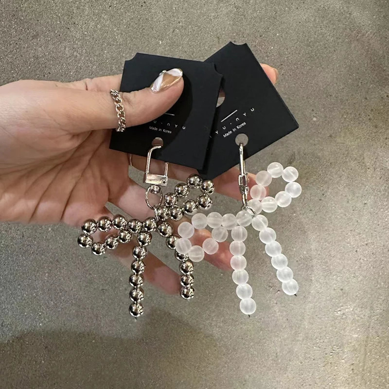 Sweet Pearl Bow Heart shaped Keychain Womens White Bow Backpack Keychain Charm Decorative Bag Pendant Handmade Jewelry Gift 240914