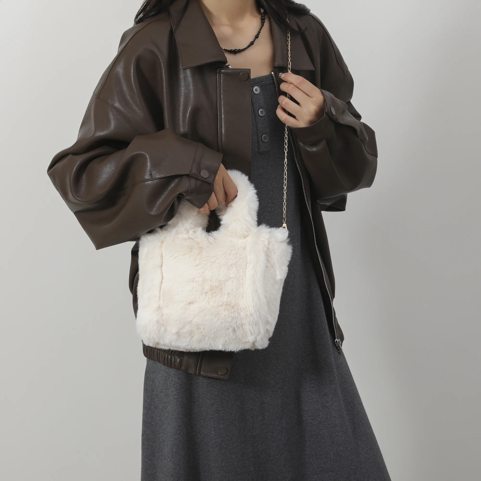 LEFTSIDE Soft Faux Fur Small Shoulder Bags for Women Y2K Winter er Korean Fashion Handbags Trend Chain Crossbody Bag 240909