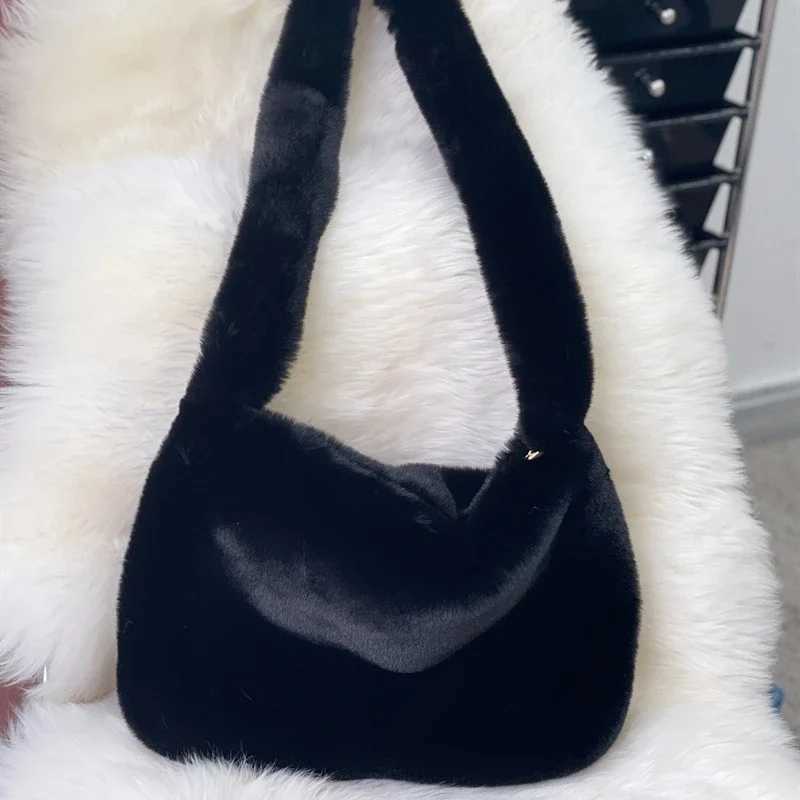 CMM Woman Faux Fur Crossbody Bag Y2K Hottie Style Soft Plush Sling Shoulder Bag Large Capacity Furry Student Bag Bolsa Feminina 2024 240911