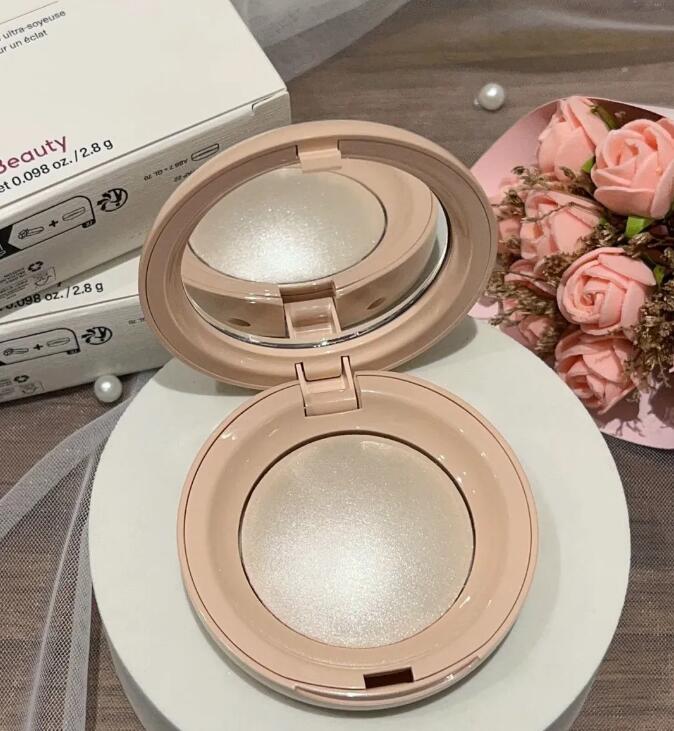 Glow Bronzer from Rare Beauty with Smooth Enlightening Effect - 2.8 Grams of High-Quality Illuminating Blush