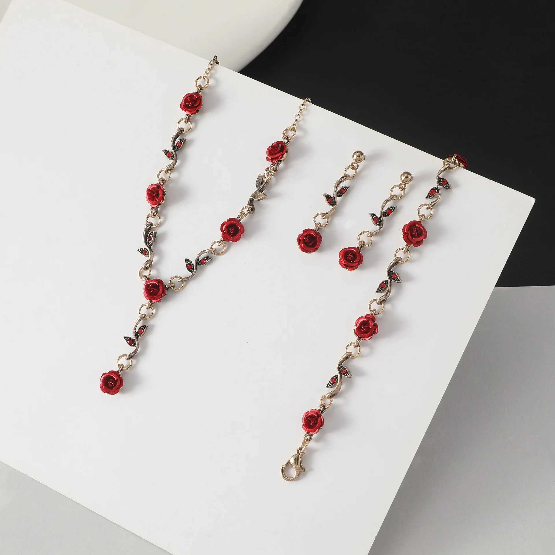 Vintage French Red Rose Flower Necklace Bracelet Set for Women Fashion Romantic Clavicle Chain Necklace Engagement Jewelry GiftsXJ241227