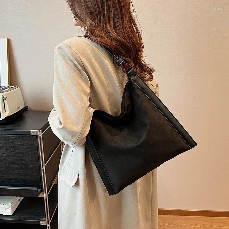 2025 NEW Totes Retro Women's Shoulder Bags Large Capacity Trend Autumn And Winter Styles Crossbody Bag original design