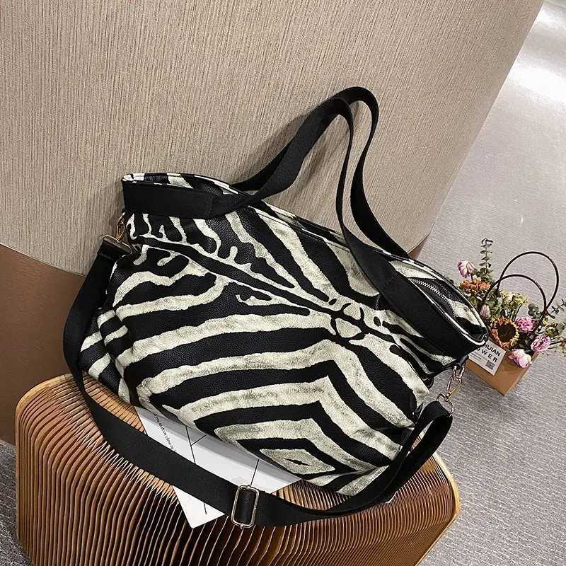 Women Fashion Zebra Pattern Tote Bag High Quality Pu Leather Shoulder Bag Big Travel Package Duffle Bag Winter New Female 240911