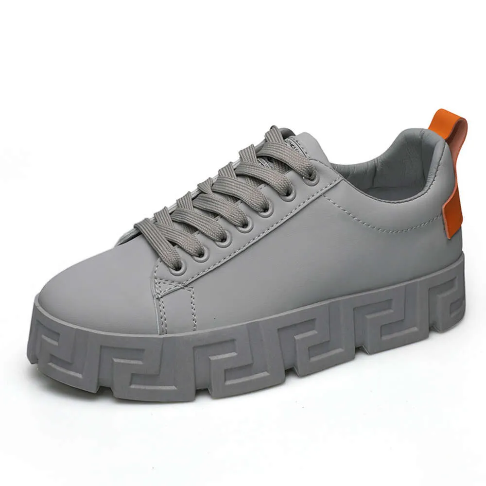 Board low cut, new thick sole, high height, small white men, Korean version, fashionable and trendy casual shoes for men