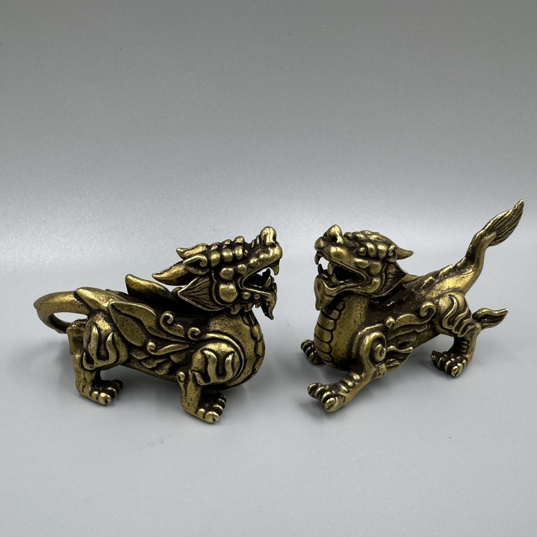 Elegant Pure Copper Lion Sculpture for Collectors Bronze-Finished Pair of Chinese Pixiu Sculptures Feng Shui Symbols for Office & Home
