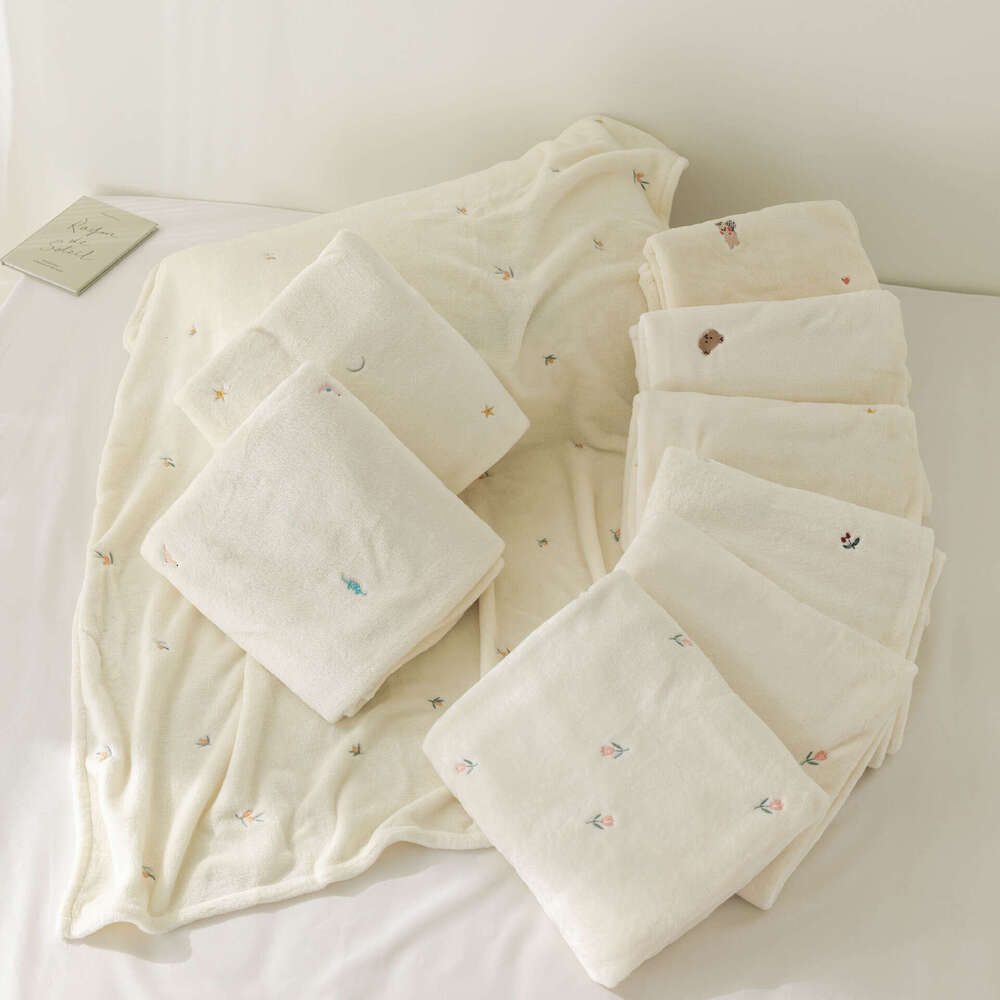 Ins Korean Baby Blanket Autumn Winter To Hug Throw Blanket Cartoon Cute Bear Rabbit Newborn Stroller Cover Fleece Kids Quilt db5
