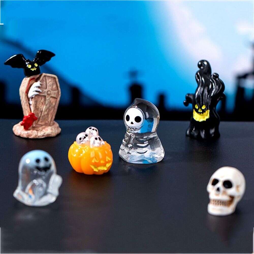 Mini Halloween Crystal Ball Easy To Carry Resin Pumpkin Resin Ornaments Micro Landscap Resin Faceless Ghost Party Supplies 411