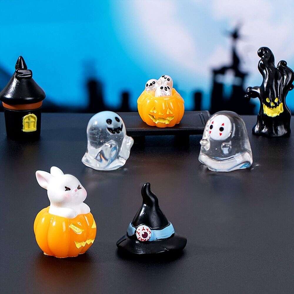 Mini Halloween Crystal Ball Easy To Carry Resin Pumpkin Resin Ornaments Micro Landscap Resin Faceless Ghost Party Supplies 411