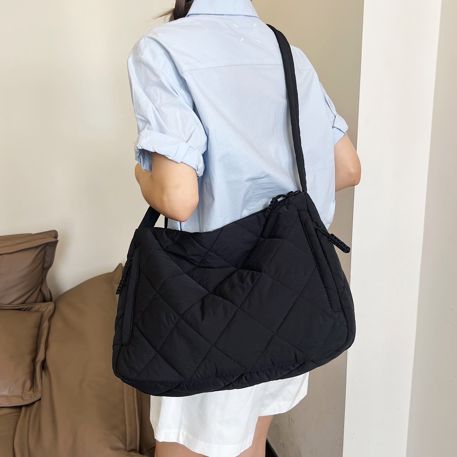 embroidered thread shoulder bag, hand-held crossbody tote bag for women