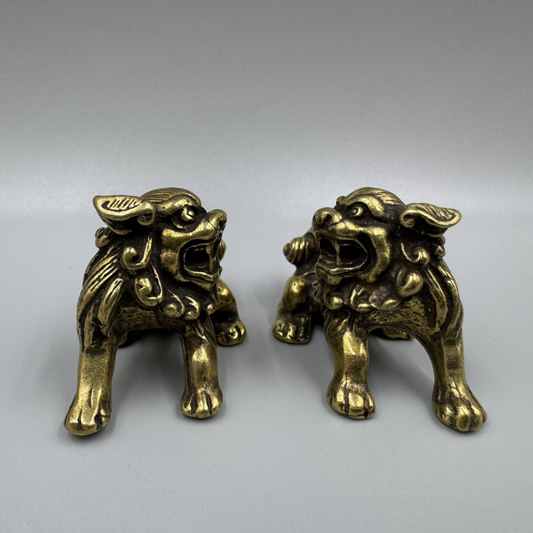 Elegant Pure Copper Lion Sculpture for Collectors Bronze-Finished Pair of Chinese Pixiu Sculptures Feng Shui Symbols for Office & Home