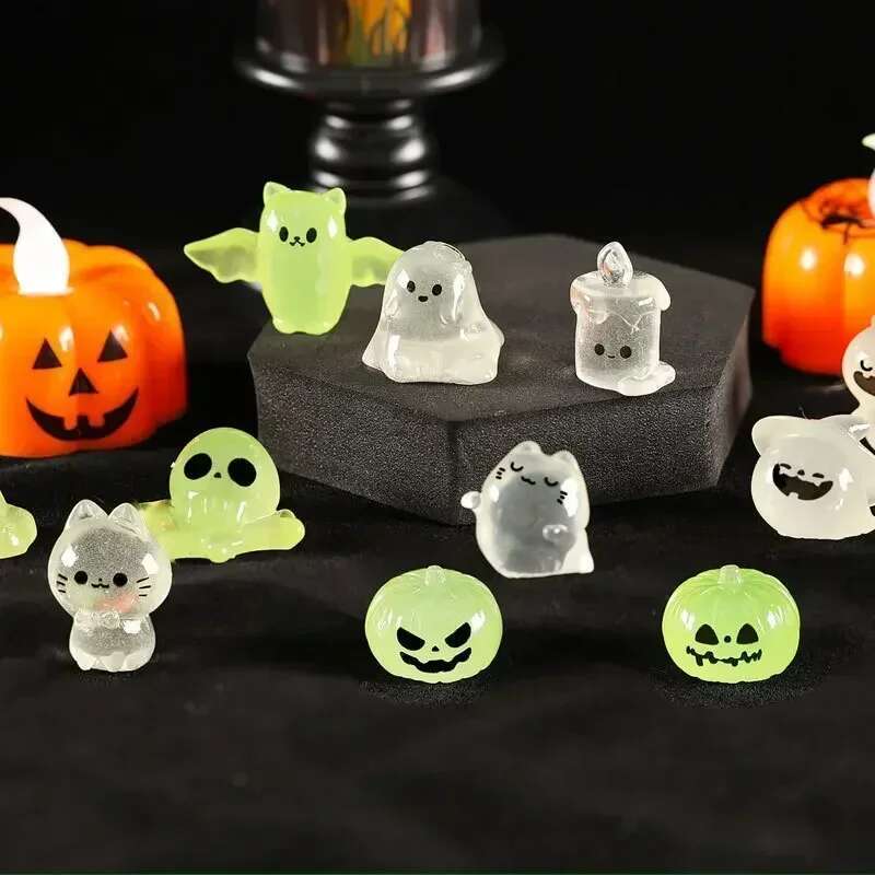 6Pcs Mini Luminous Figures Mini Cat Ghost Pumpkin Bat Skull Candle Glow In Dark Micro Landscape Miniatures For Holiday Halloween 8Db