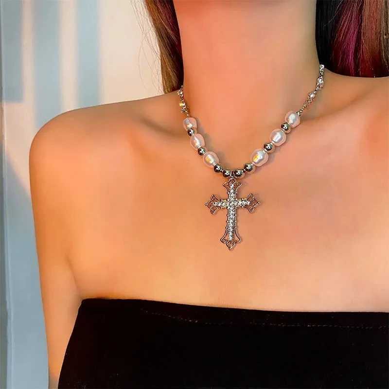 Y2K Trendy Pearl Cross Pendant Necklace Hip Hop Retro Men Women Religious Jewelry Boys Girls Anniversary Party Birthday GiftsX241010