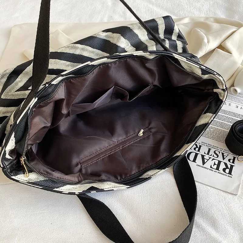Women Fashion Zebra Pattern Tote Bag High Quality Pu Leather Shoulder Bag Big Travel Package Duffle Bag Winter New Female 240911