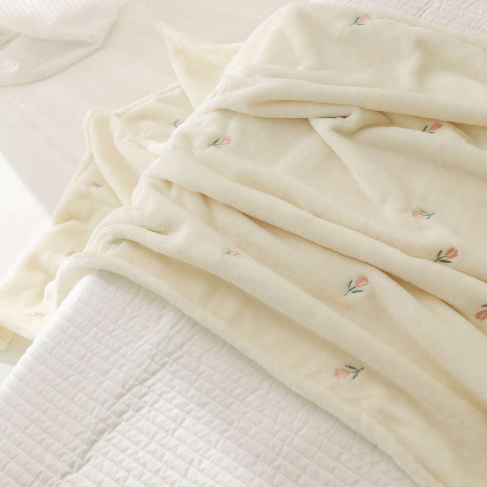 Ins Korean Baby Blanket Autumn Winter To Hug Throw Blanket Cartoon Cute Bear Rabbit Newborn Stroller Cover Fleece Kids Quilt db5