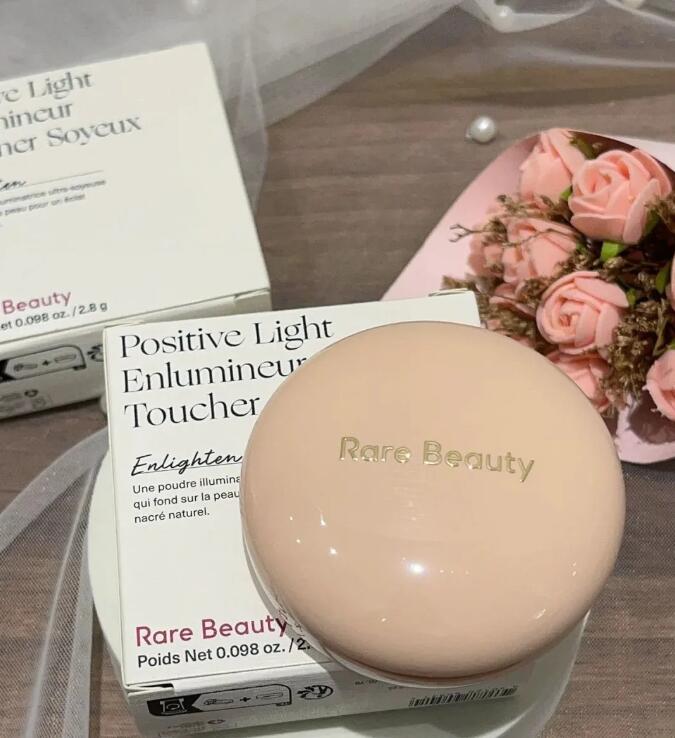 Glow Bronzer from Rare Beauty with Smooth Enlightening Effect - 2.8 Grams of High-Quality Illuminating Blush