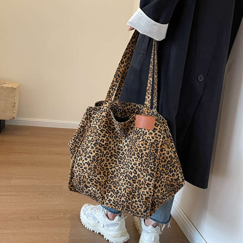 Designer Women Shoulder Animal Leopard Prints Grand Handbags Canvas Fabric Large Capacity Shopper Summer Beach Tote Bags 2025 New Free Delivery Design