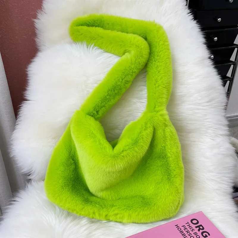 CMM Woman Faux Fur Crossbody Bag Y2K Hottie Style Soft Plush Sling Shoulder Bag Large Capacity Furry Student Bag Bolsa Feminina 2024 240911