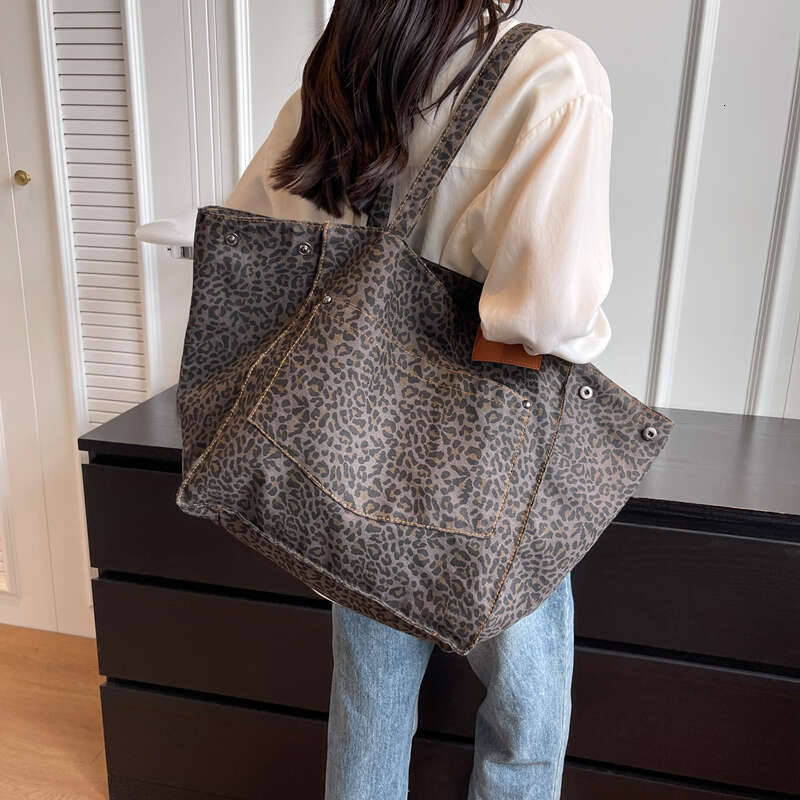 Designer Women Shoulder Animal Leopard Prints Grand Handbags Canvas Fabric Large Capacity Shopper Summer Beach Tote Bags 2025 New Free Delivery Design
