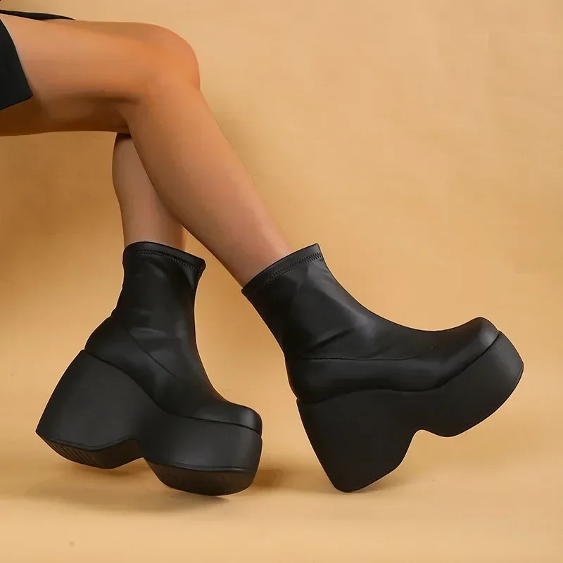 Gothic style sexy elegant short platform womens ankle boots large size 43 comfortable walking womens shoes platform shoes 240919