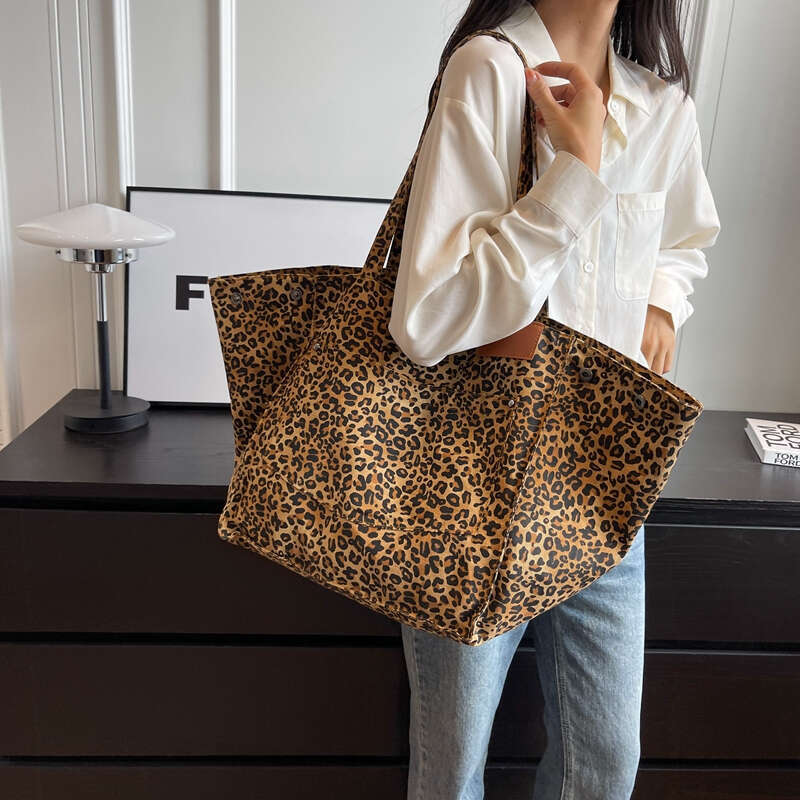 Designer Women Shoulder Animal Leopard Prints Grand Handbags Canvas Fabric Large Capacity Shopper Summer Beach Tote Bags 2025 New Free Delivery Design